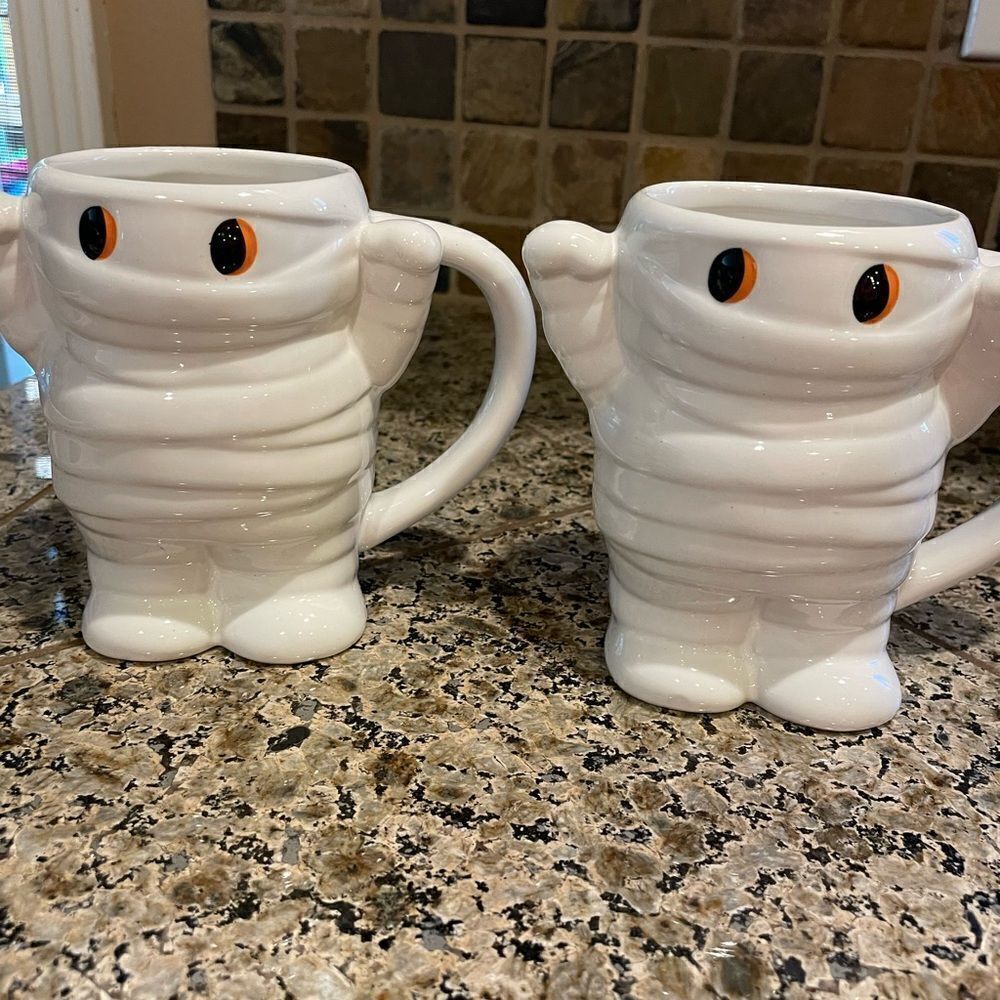 Hyde and EEK Stoneware Mummy Mugs set of 2!
